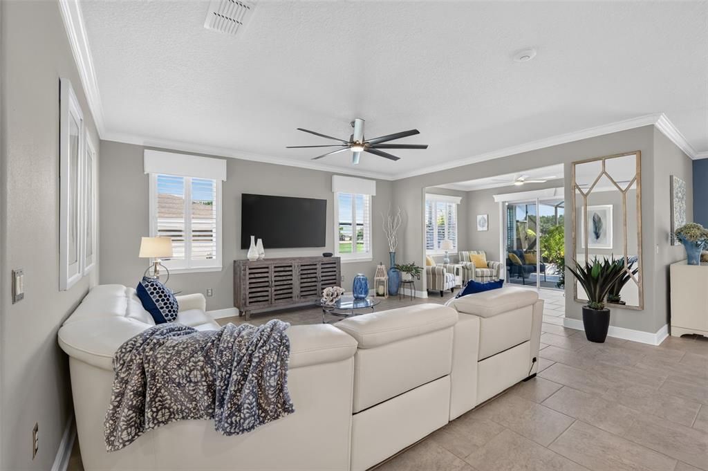 For Sale: $720,000 (3 beds, 3 baths, 2325 Square Feet)