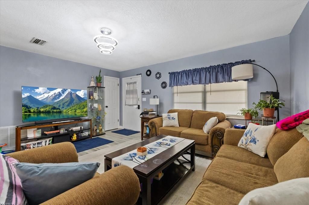 For Sale: $300,000 (4 beds, 2 baths, 1208 Square Feet)