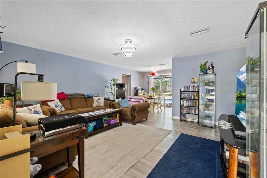 For Sale: $300,000 (4 beds, 2 baths, 1208 Square Feet)