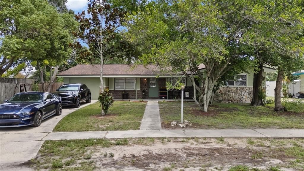 For Sale: $300,000 (4 beds, 2 baths, 1208 Square Feet)