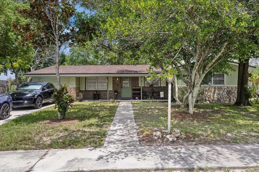 For Sale: $300,000 (4 beds, 2 baths, 1208 Square Feet)