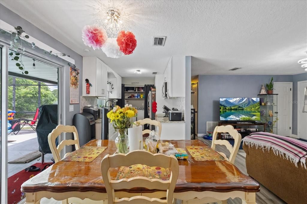 For Sale: $300,000 (4 beds, 2 baths, 1208 Square Feet)