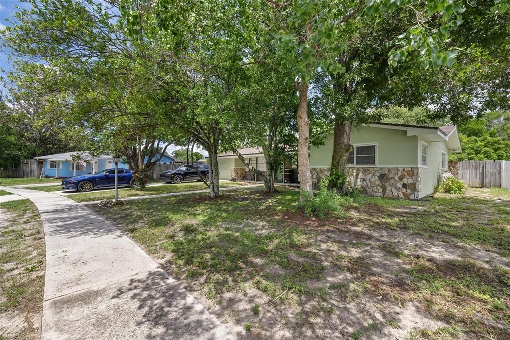 For Sale: $300,000 (4 beds, 2 baths, 1208 Square Feet)