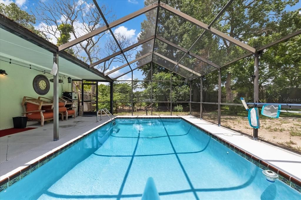 For Sale: $300,000 (4 beds, 2 baths, 1208 Square Feet)