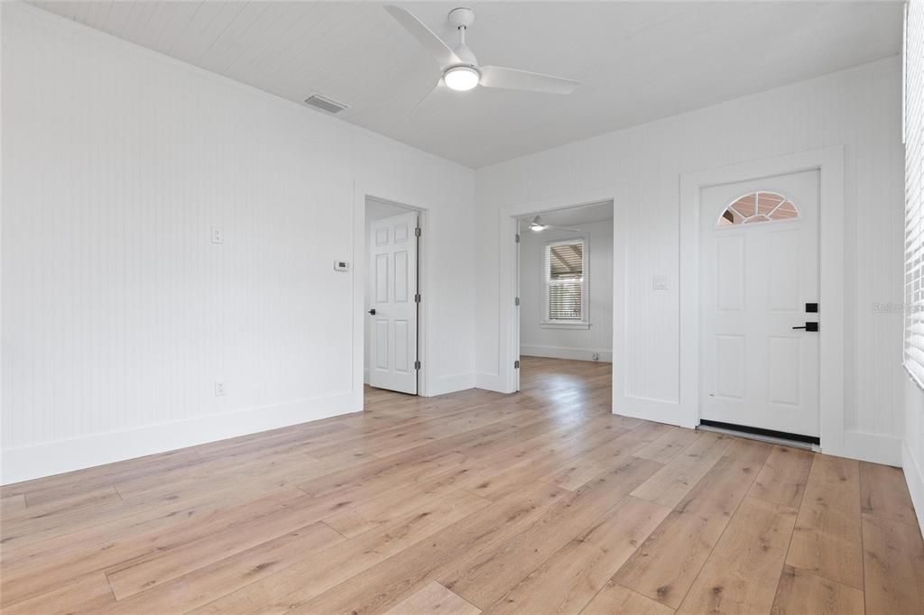 For Sale: $369,000 (2 beds, 1 baths, 865 Square Feet)