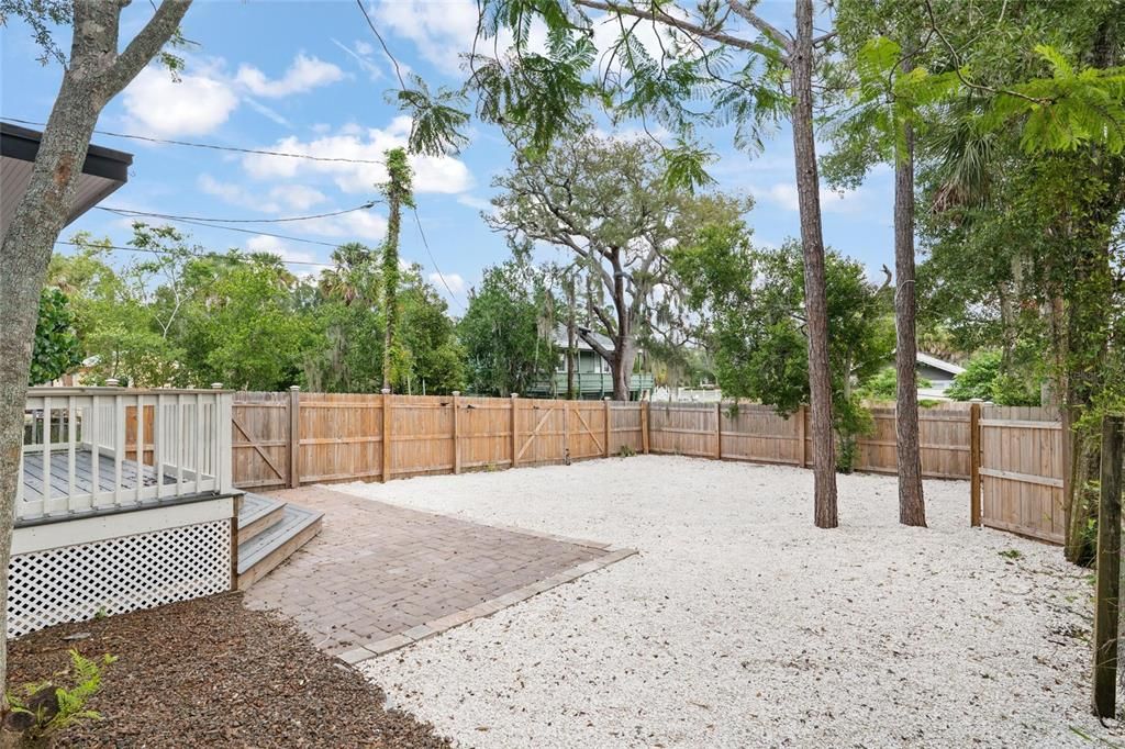 For Sale: $369,000 (2 beds, 1 baths, 865 Square Feet)