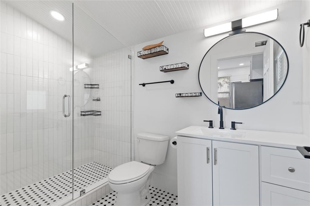 For Sale: $369,000 (2 beds, 1 baths, 865 Square Feet)