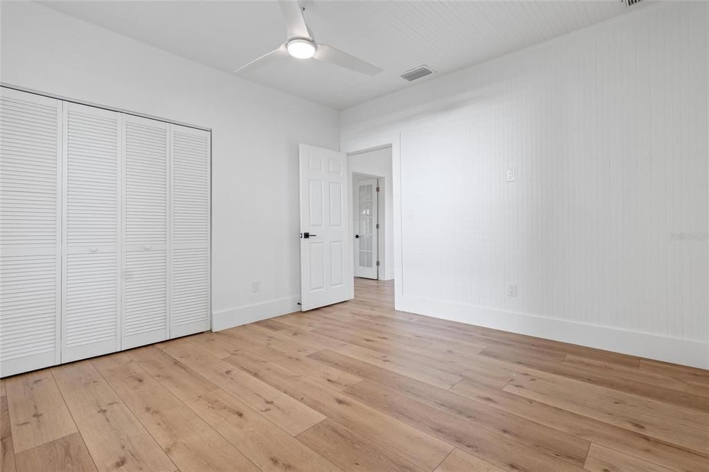For Sale: $369,000 (2 beds, 1 baths, 865 Square Feet)