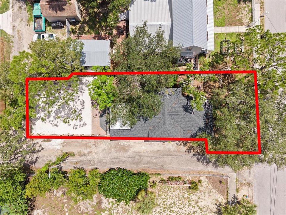 For Sale: $369,000 (2 beds, 1 baths, 865 Square Feet)