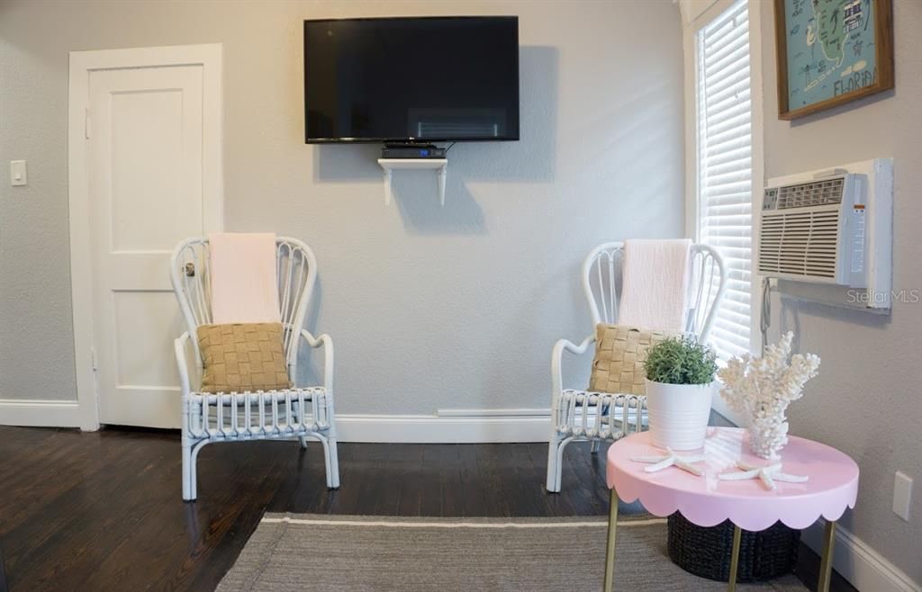For Rent: $1,275 (0 beds, 1 baths, 350 Square Feet)