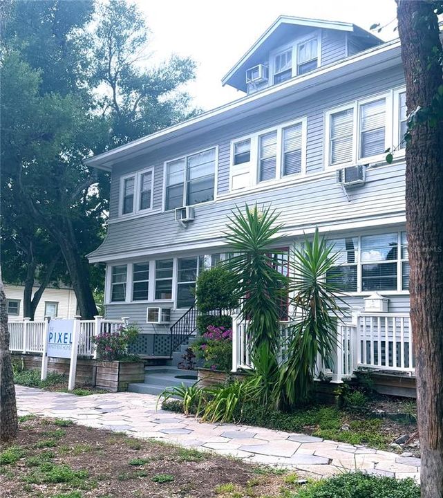 For Rent: $1,275 (0 beds, 1 baths, 350 Square Feet)