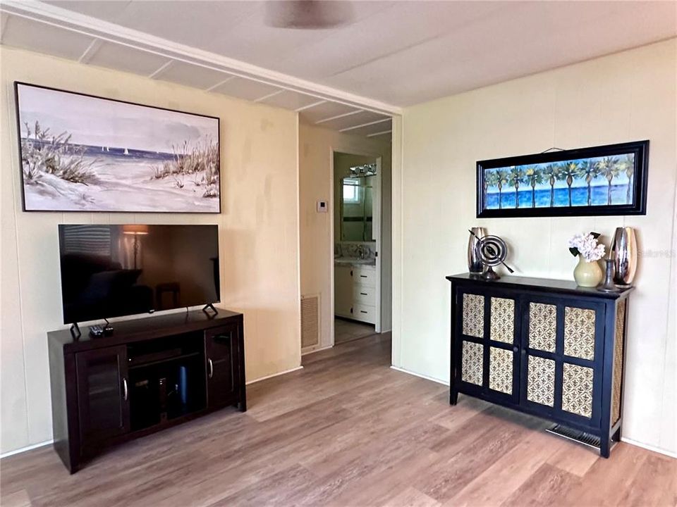 На продажу: $139,000 (2 спален, 2 ванн, 768 Квадратных фут)