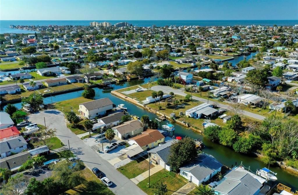 На продажу: $129,900 (2 спален, 1 ванн, 742 Квадратных фут)