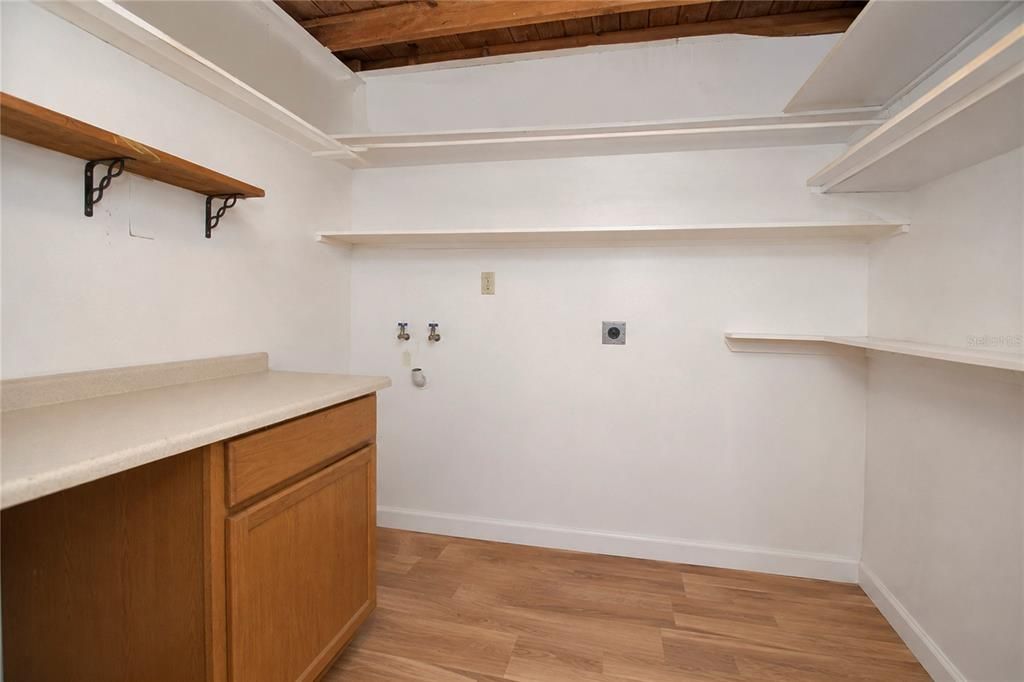 На продажу: $299,900 (3 спален, 1 ванн, 948 Квадратных фут)
