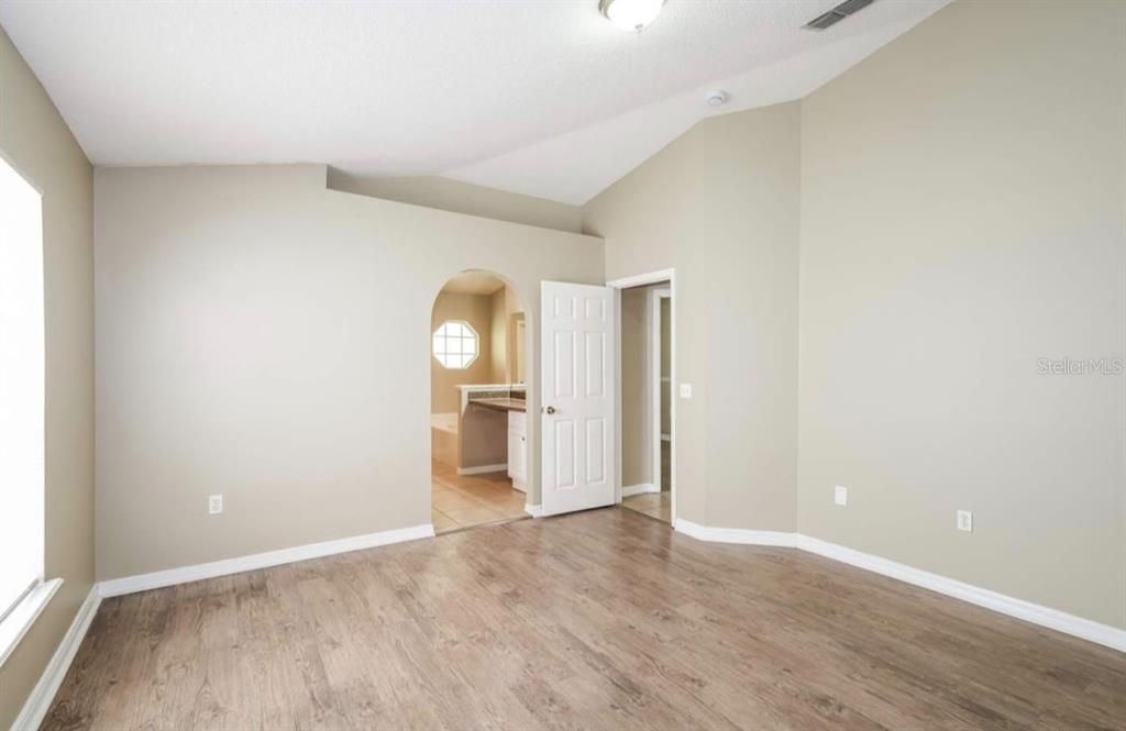 For Rent: $2,000 (4 beds, 2 baths, 2039 Square Feet)