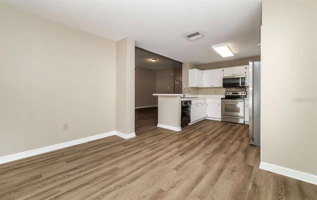 For Rent: $2,000 (4 beds, 2 baths, 2039 Square Feet)