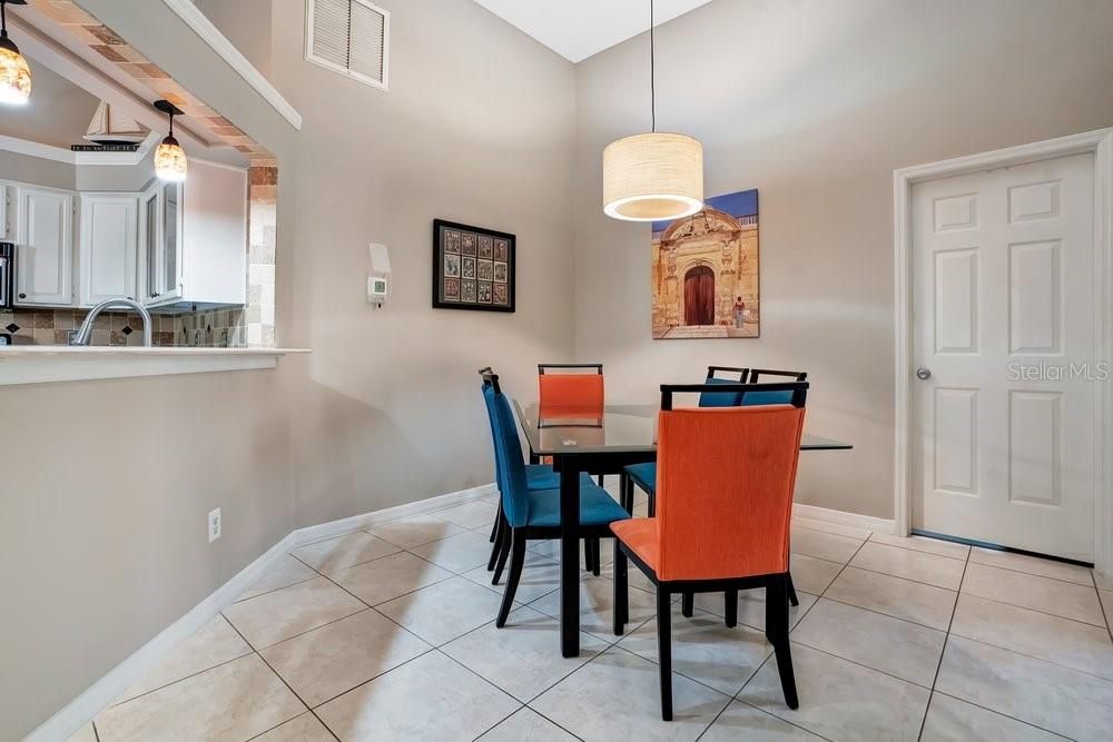 En Venta: $317,500 (2 camas, 2 baños, 1300 Pies cuadrados)