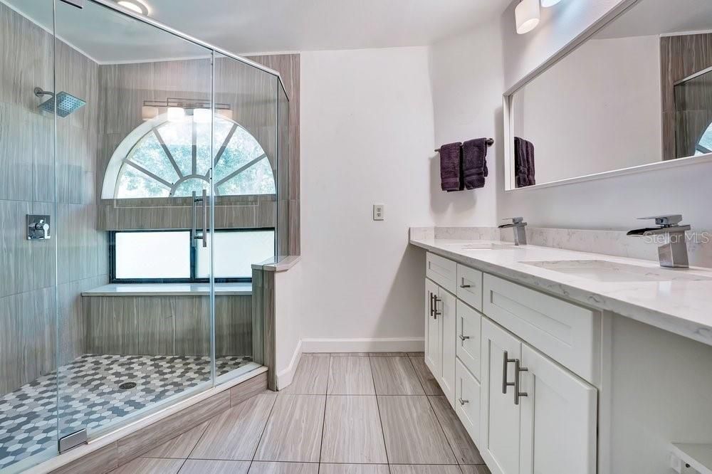 En Venta: $317,500 (2 camas, 2 baños, 1300 Pies cuadrados)