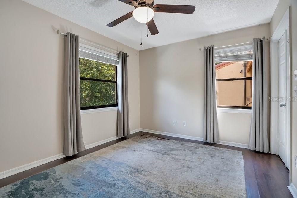 En Venta: $317,500 (2 camas, 2 baños, 1300 Pies cuadrados)