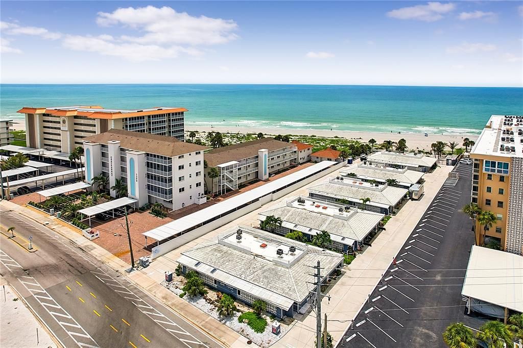 For Sale: $375,000 (2 beds, 2 baths, 851 Square Feet)