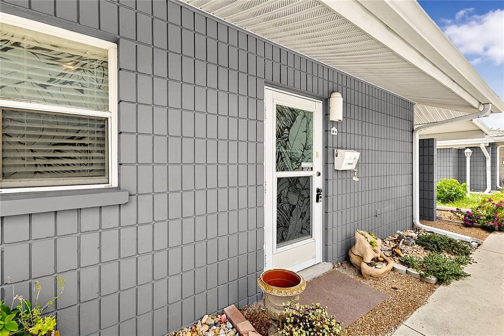 For Sale: $375,000 (2 beds, 2 baths, 851 Square Feet)