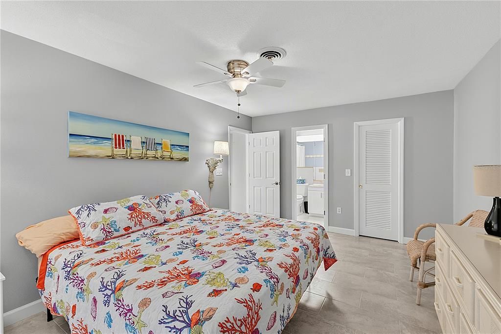 For Sale: $375,000 (2 beds, 2 baths, 851 Square Feet)
