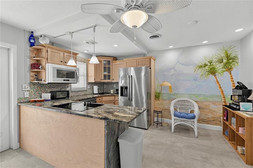 For Sale: $375,000 (2 beds, 2 baths, 851 Square Feet)