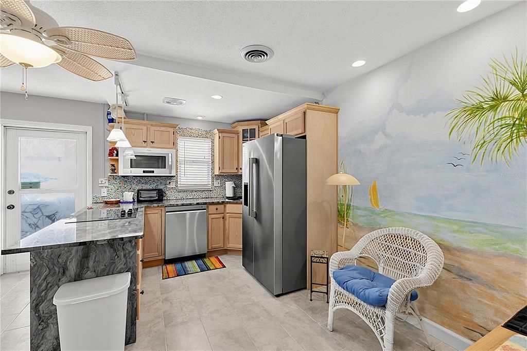 For Sale: $375,000 (2 beds, 2 baths, 851 Square Feet)