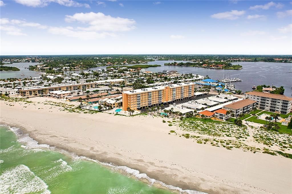 For Sale: $375,000 (2 beds, 2 baths, 851 Square Feet)