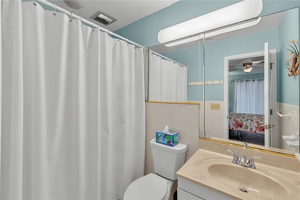 For Sale: $375,000 (2 beds, 2 baths, 851 Square Feet)