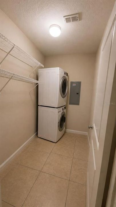 На продажу: $545,900 (4 спален, 2 ванн, 2002 Квадратных фут)