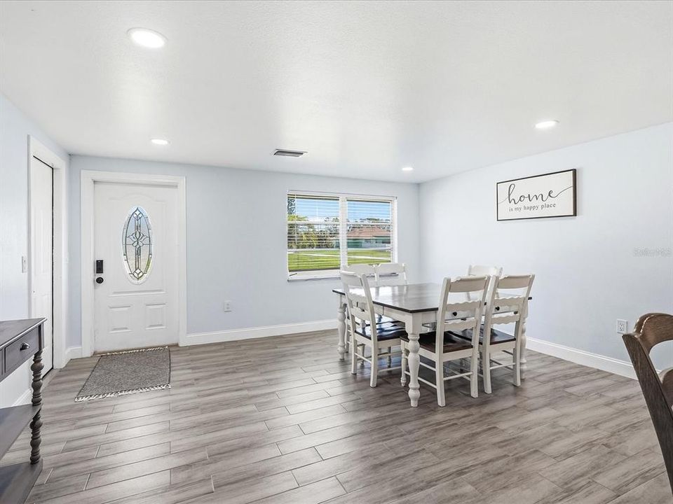 For Sale: $289,900 (3 beds, 2 baths, 1432 Square Feet)