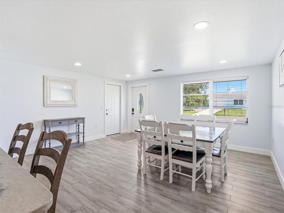 For Sale: $289,900 (3 beds, 2 baths, 1432 Square Feet)