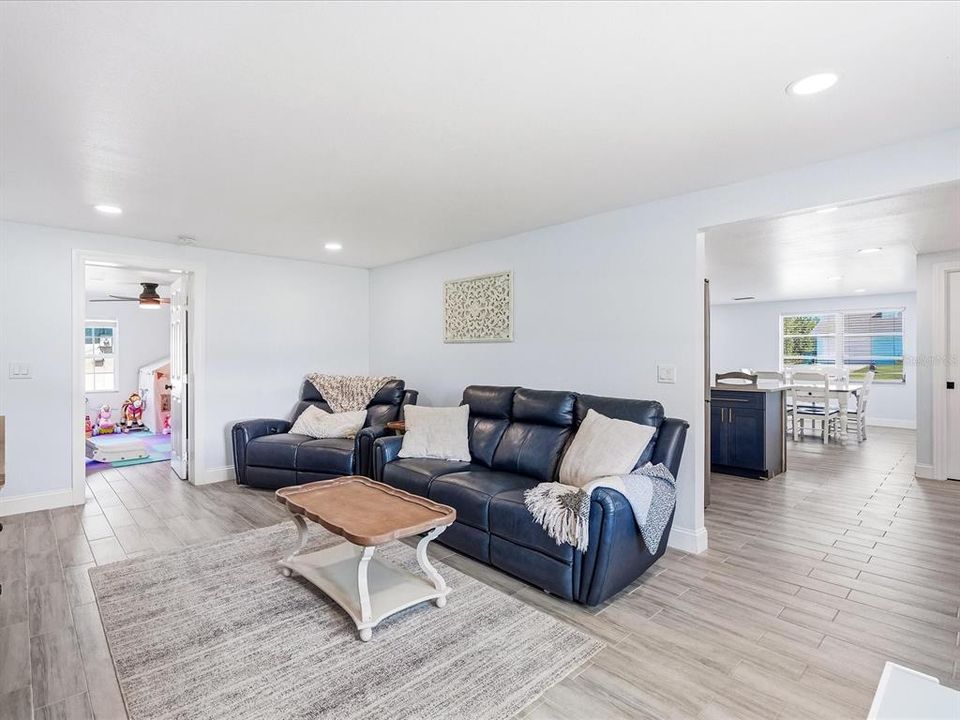For Sale: $289,900 (3 beds, 2 baths, 1432 Square Feet)