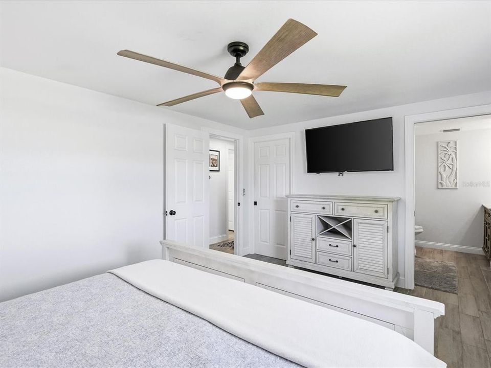 For Sale: $289,900 (3 beds, 2 baths, 1432 Square Feet)