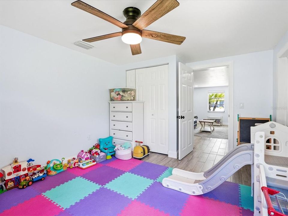 For Sale: $289,900 (3 beds, 2 baths, 1432 Square Feet)