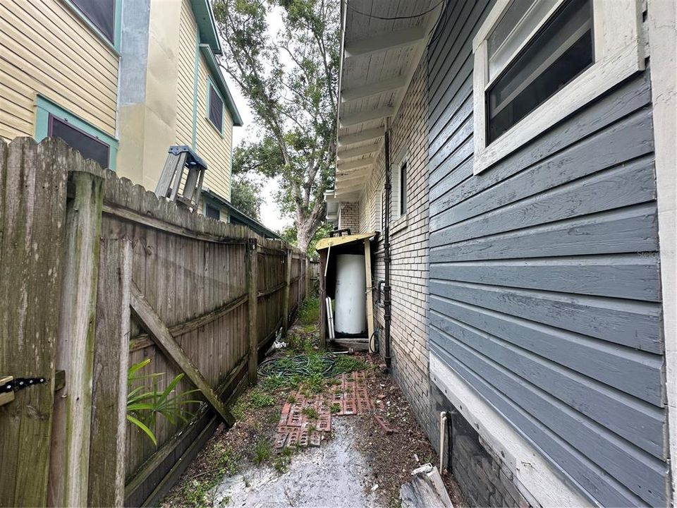 For Rent: $2,000 (4 beds, 2 baths, 1780 Square Feet)