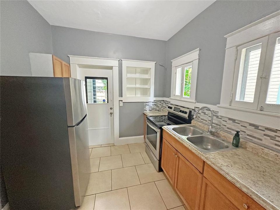 For Rent: $2,000 (4 beds, 2 baths, 1780 Square Feet)