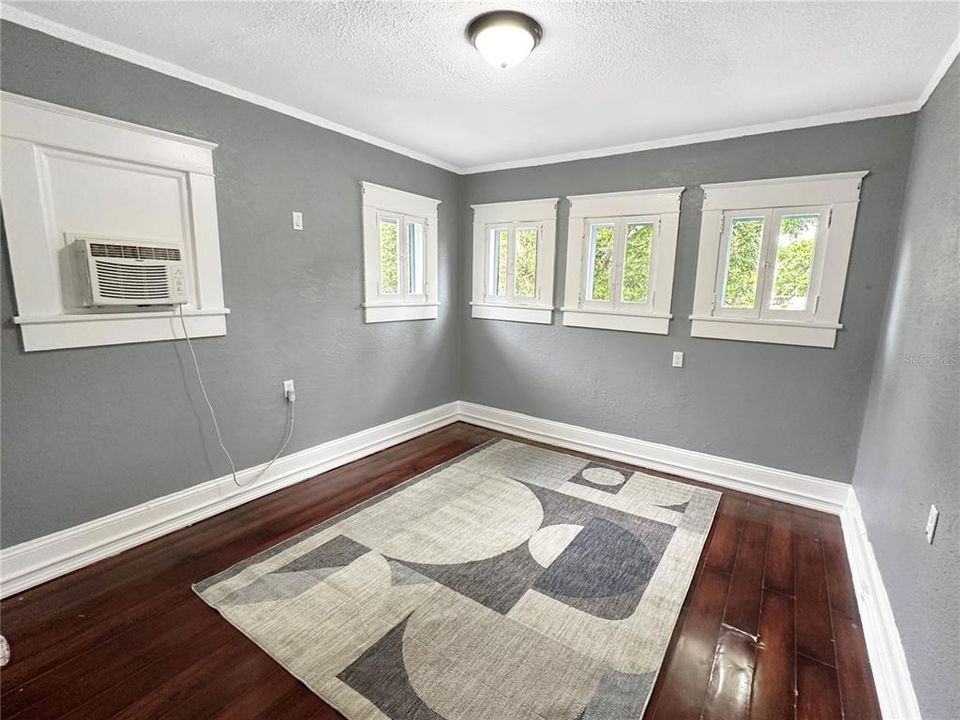 For Rent: $2,000 (4 beds, 2 baths, 1780 Square Feet)