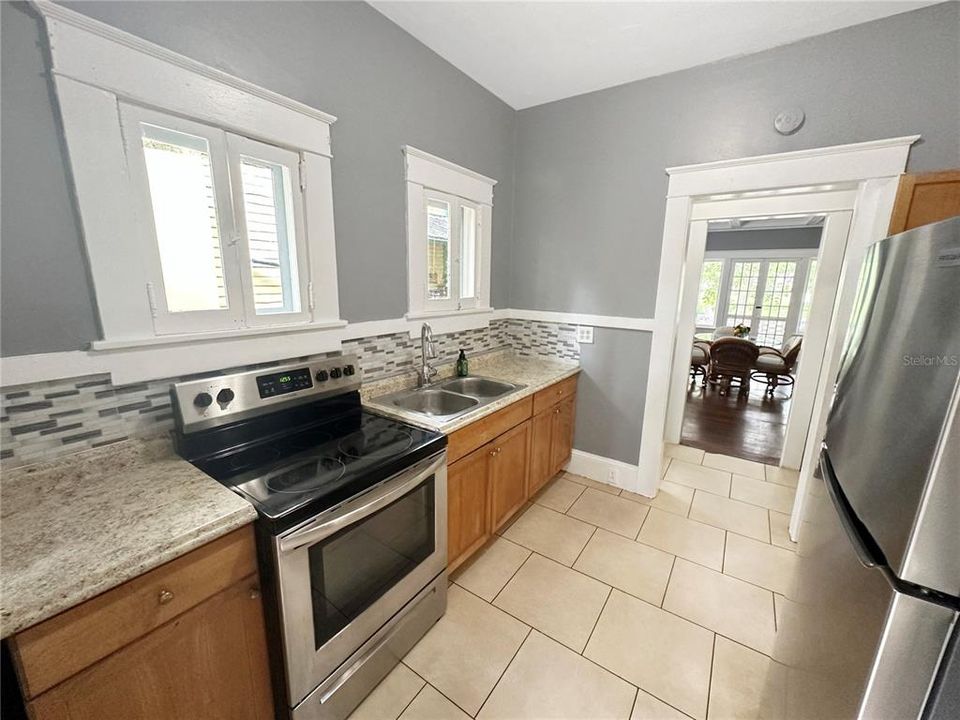 For Rent: $2,000 (4 beds, 2 baths, 1780 Square Feet)