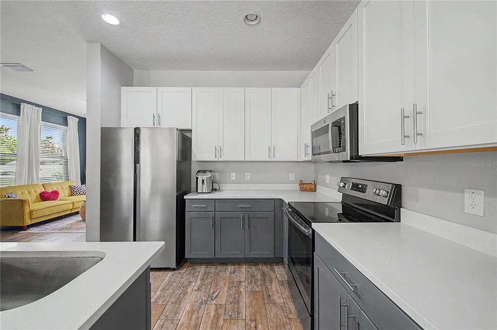 For Rent: $3,950 (3 beds, 2 baths, 1672 Square Feet)