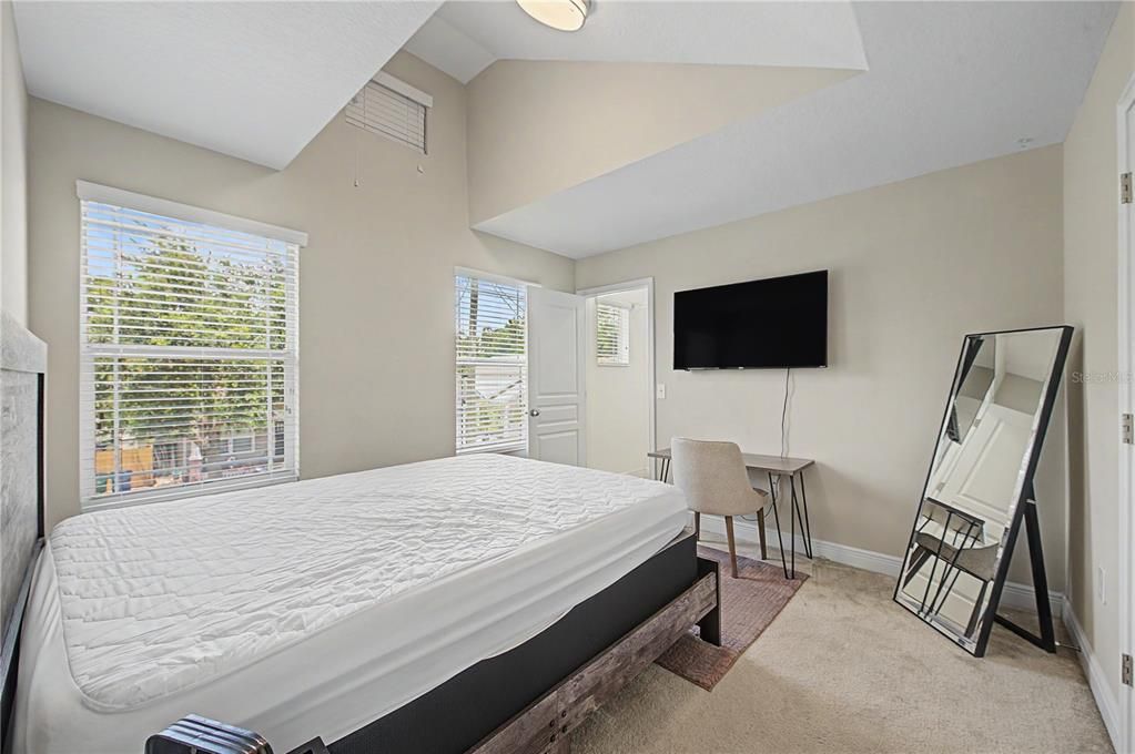 For Rent: $3,950 (3 beds, 2 baths, 1672 Square Feet)