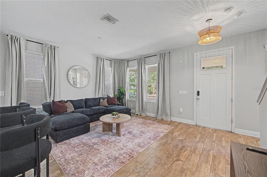 For Rent: $3,950 (3 beds, 2 baths, 1672 Square Feet)