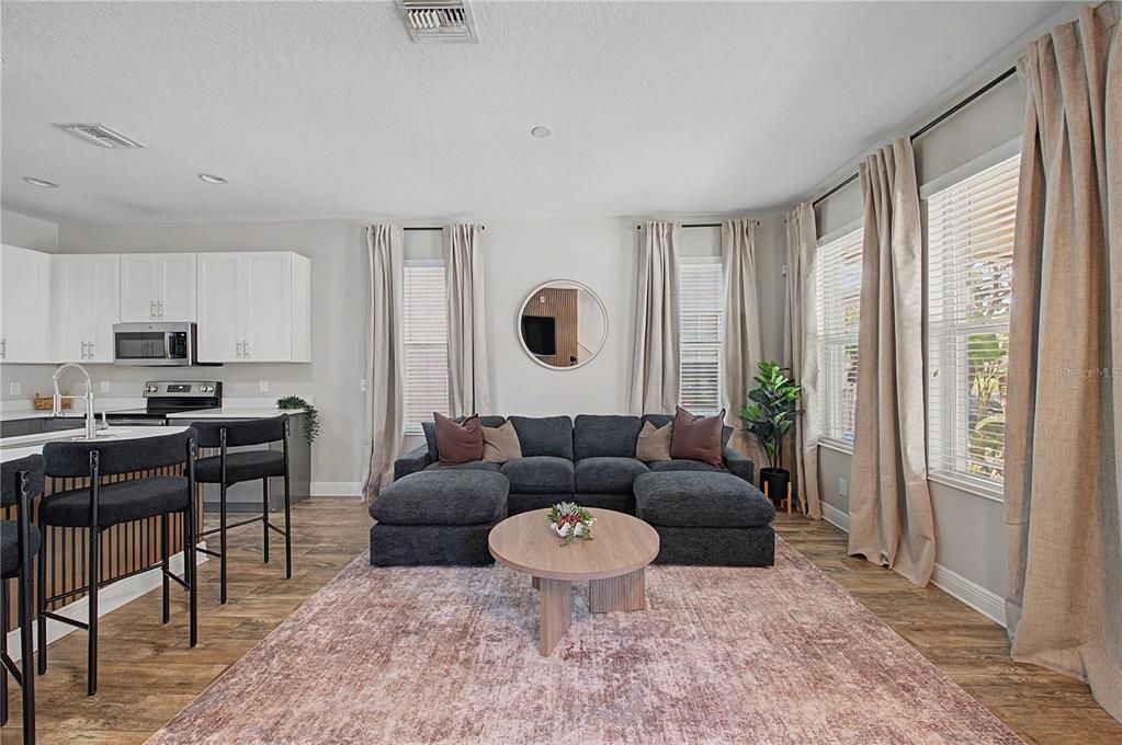For Rent: $3,950 (3 beds, 2 baths, 1672 Square Feet)