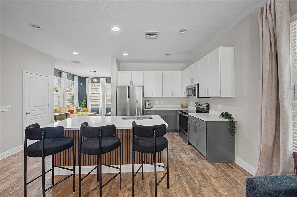 For Rent: $3,950 (3 beds, 2 baths, 1672 Square Feet)