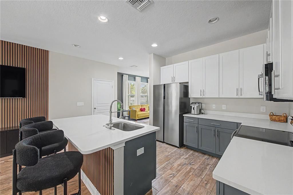 For Rent: $3,950 (3 beds, 2 baths, 1672 Square Feet)