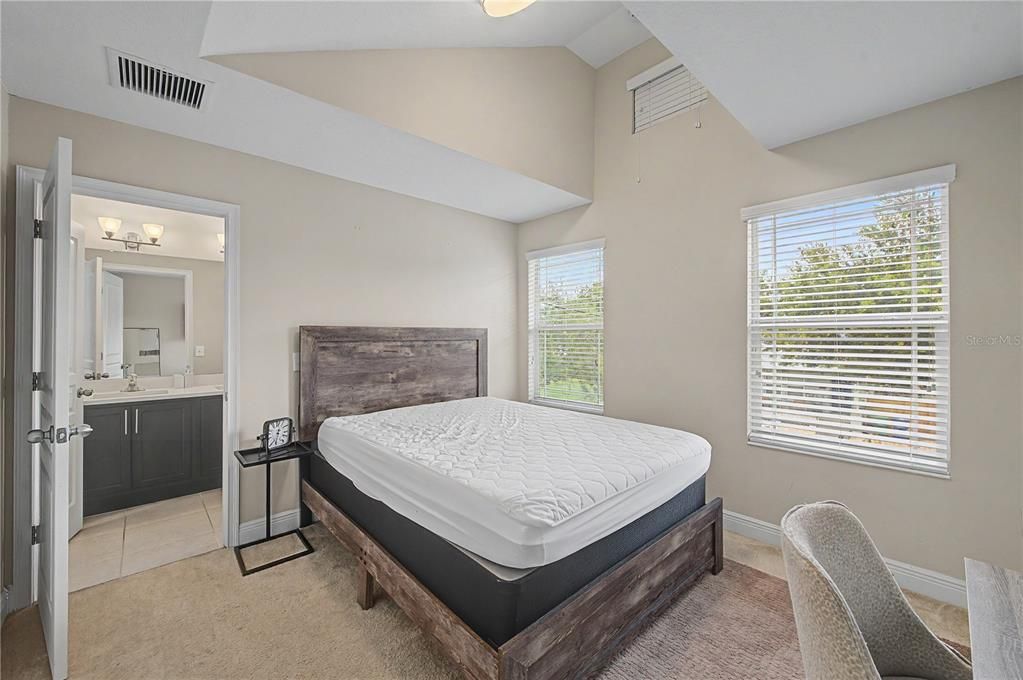 For Rent: $3,950 (3 beds, 2 baths, 1672 Square Feet)
