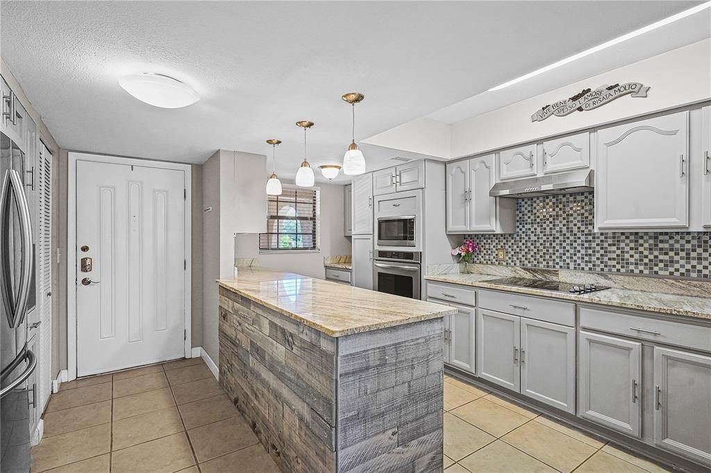 For Rent: $2,400 (2 beds, 2 baths, 1179 Square Feet)