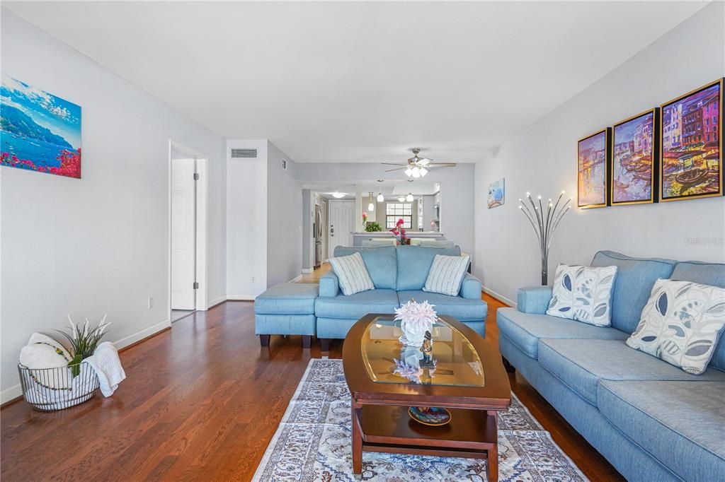 For Rent: $2,400 (2 beds, 2 baths, 1179 Square Feet)