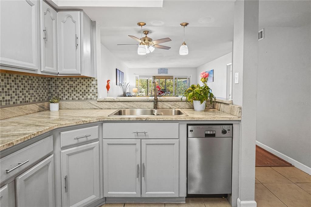 For Rent: $2,400 (2 beds, 2 baths, 1179 Square Feet)